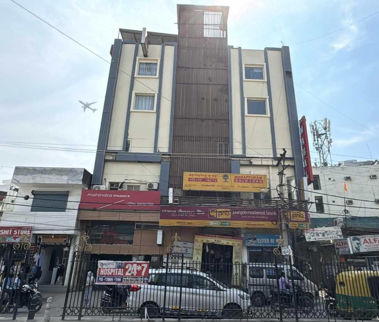 Super Hotel O Mahal New Delhi Bagian luar foto