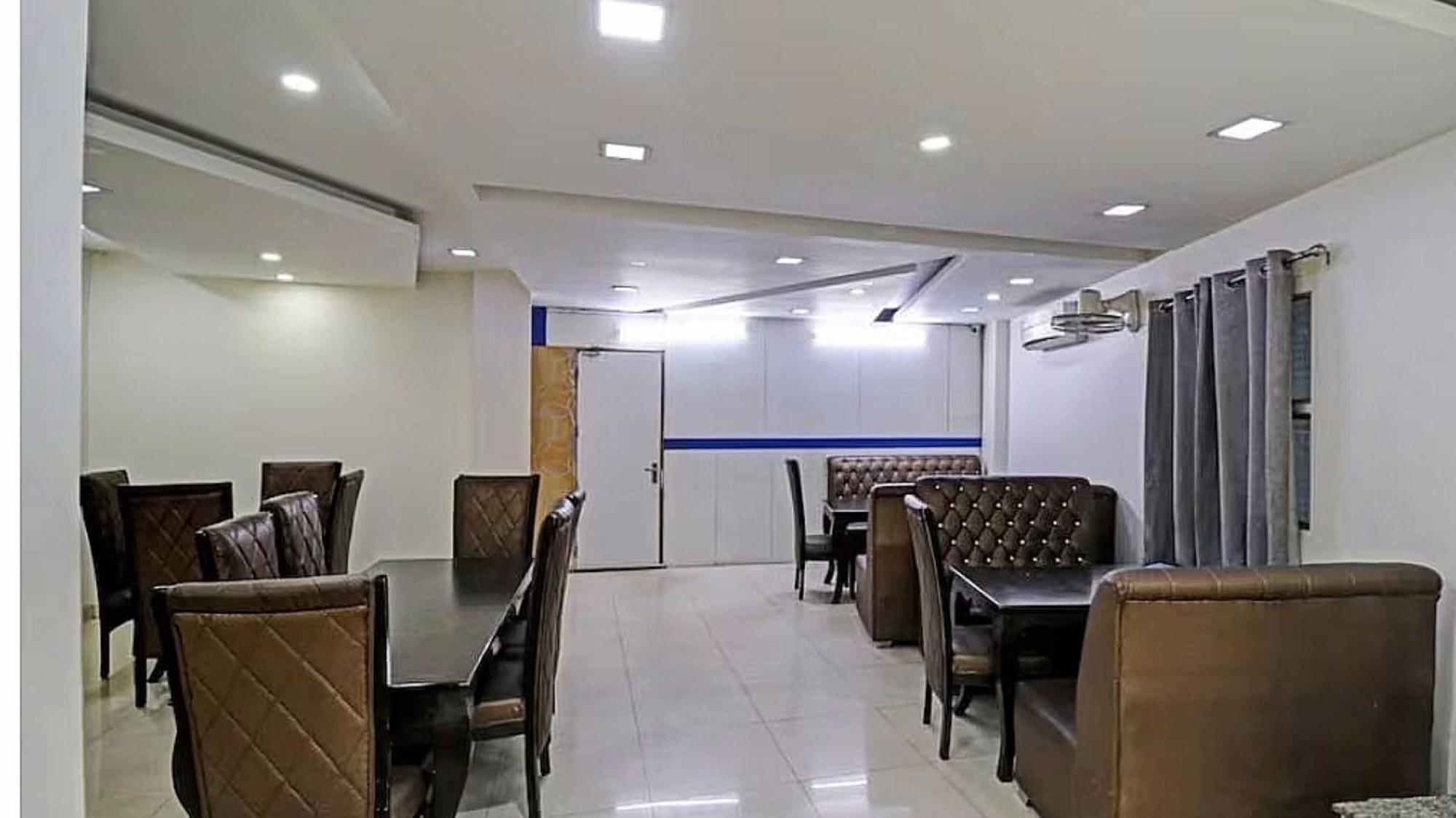 Super Hotel O Mahal New Delhi Bagian luar foto