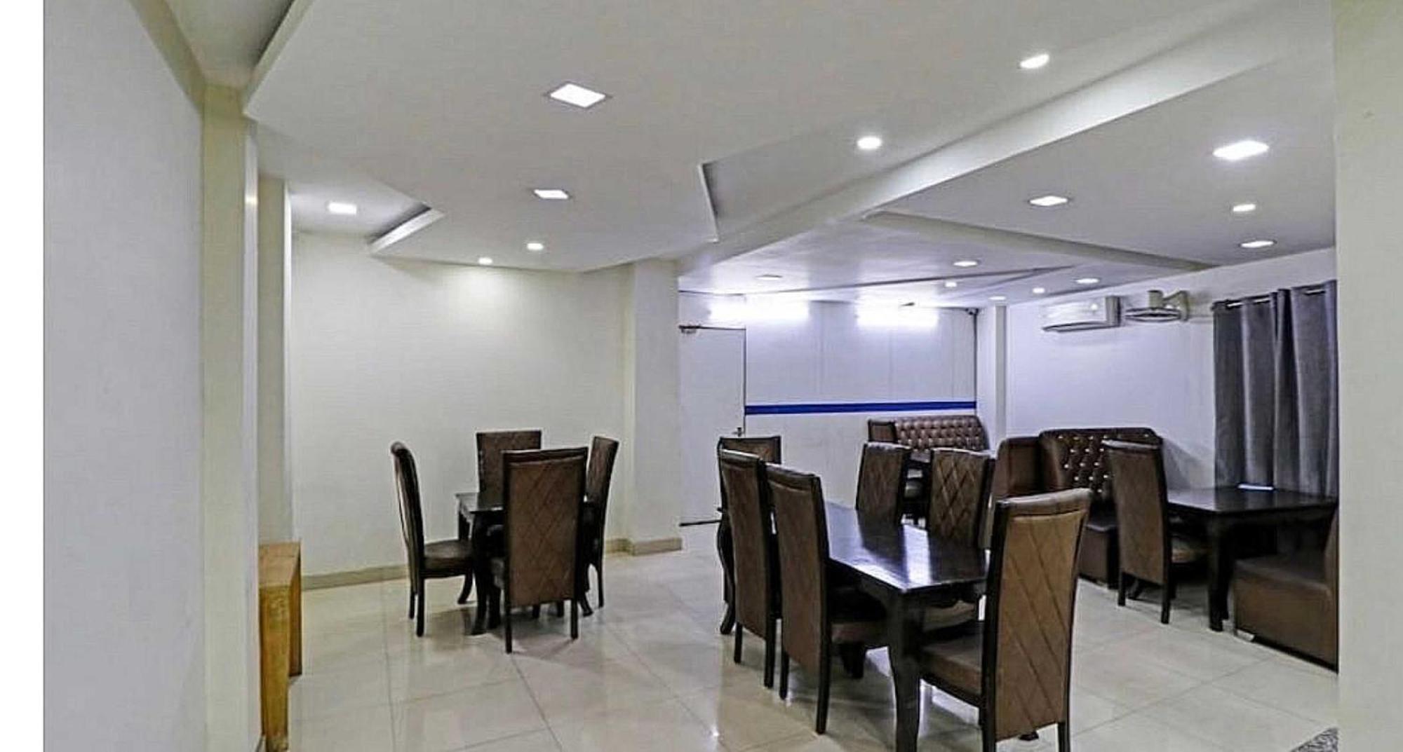 Super Hotel O Mahal New Delhi Bagian luar foto