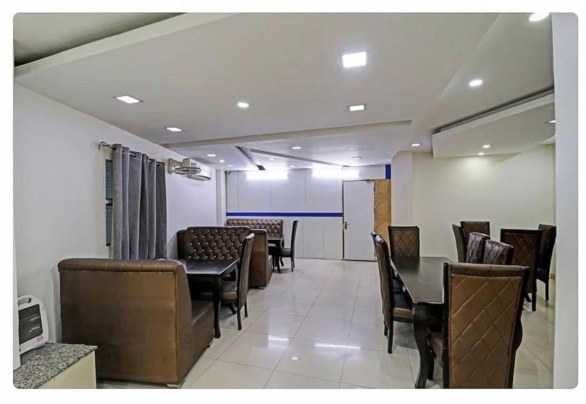 Super Hotel O Mahal New Delhi Bagian luar foto