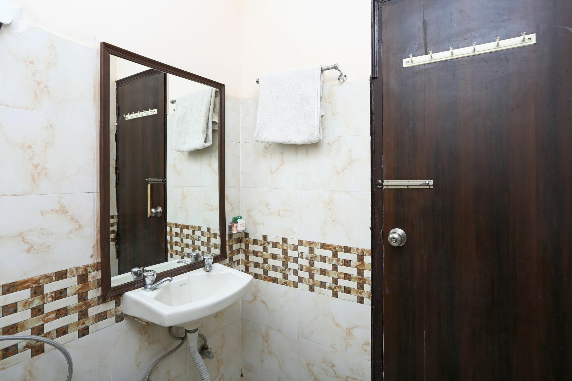 Super Hotel O Mahal New Delhi Bagian luar foto