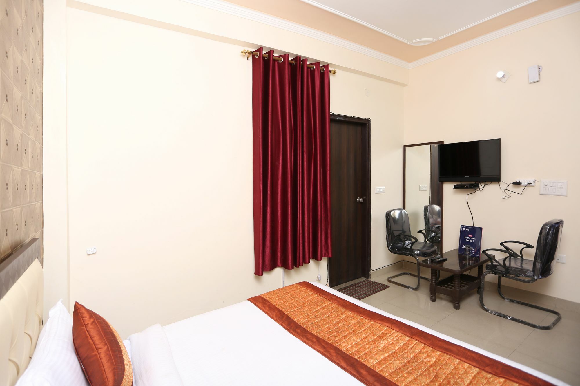 Super Hotel O Mahal New Delhi Bagian luar foto