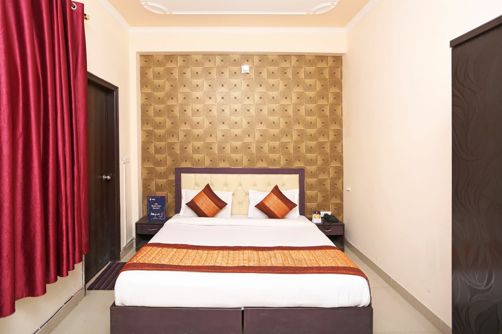 Super Hotel O Mahal New Delhi Bagian luar foto